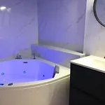 Bubbles - Luxe - Centre - Calme - Wifi * تروي